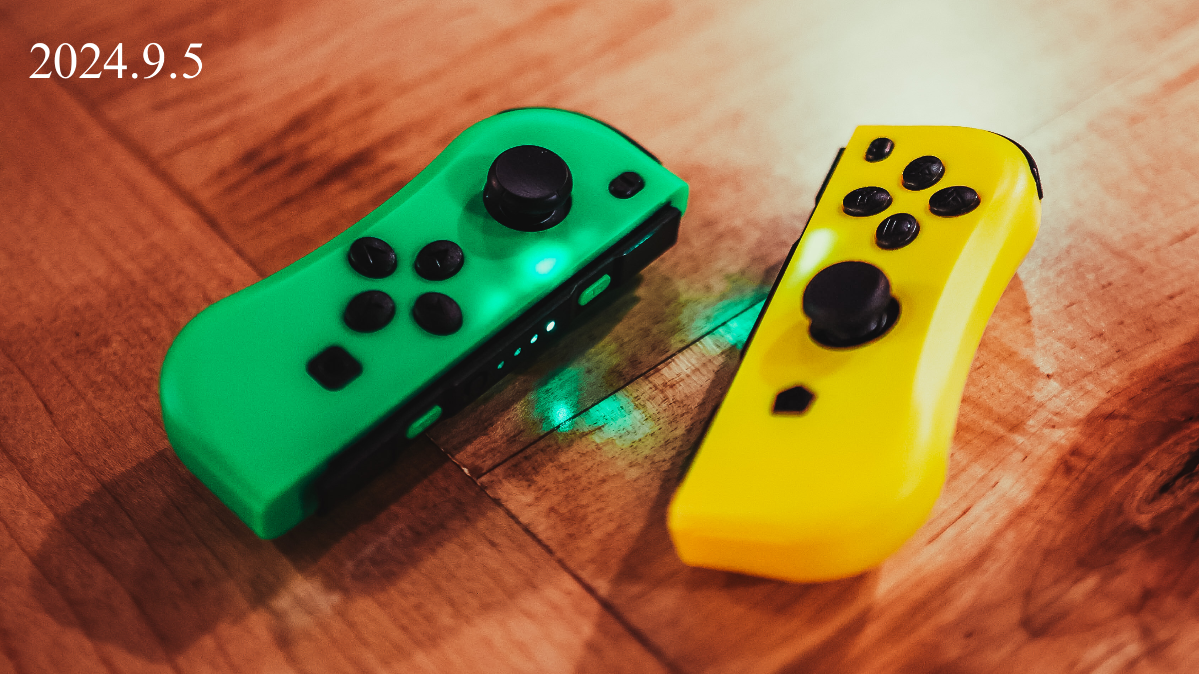 ゲームのコントローラーの写真。 2024年9月5日の日付表示あり。